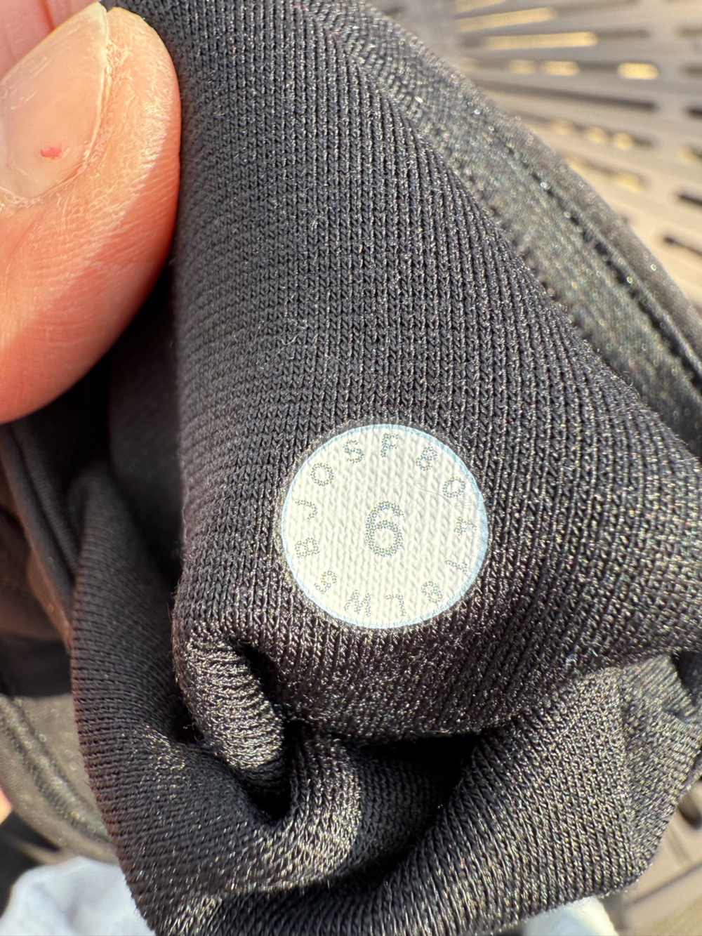 Lululemon leggings with Peloton Logo Sz.6, like new ! - Picture 4 of 12